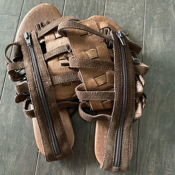 Jeffery Campbell Suede Gladiator Fringe Sandals with Adjustable Straps Size 8 - Picture 3 of 7